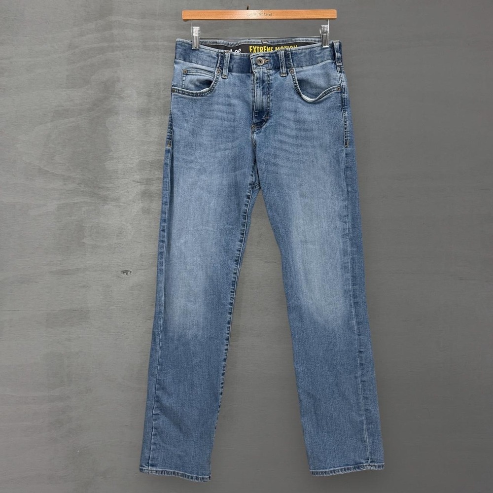 Lee Extreme Motion Jeans Light Wash Straight Fit Tapered Leg 30 x 32